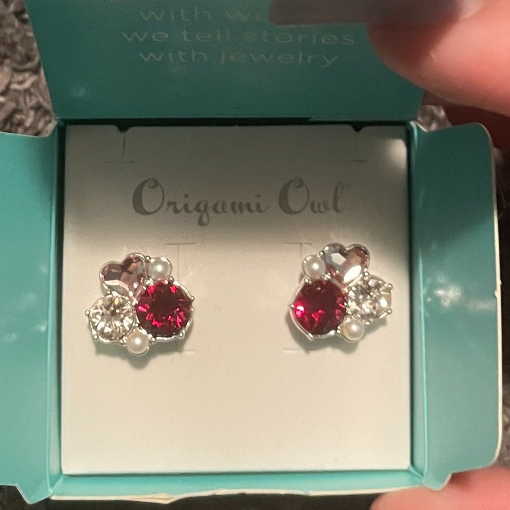 NEW Origami Owl Heart Cluster Stud Earrings Silver and Pink